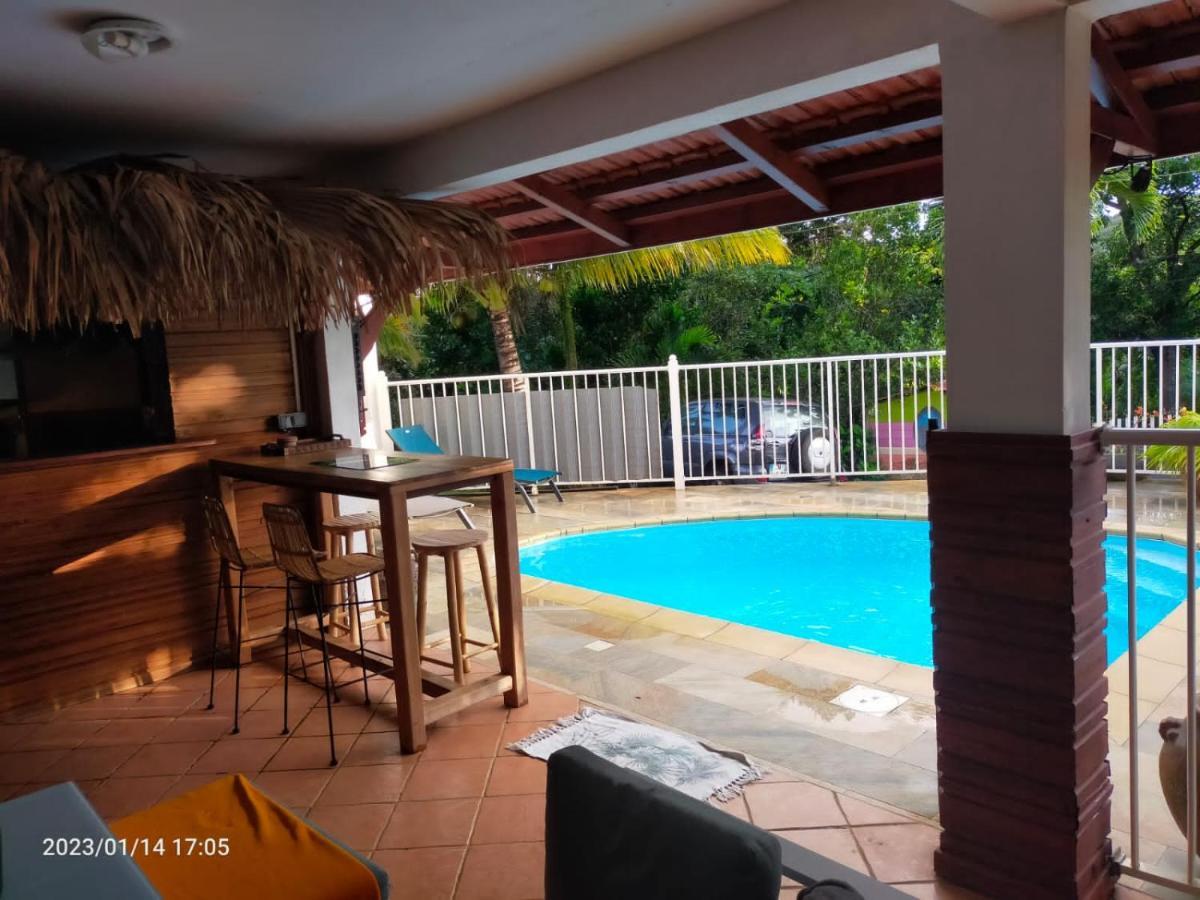 Douceur Des Hauteurs Bas De Villa, Piscine Privee Сен-Лу Екстериор снимка