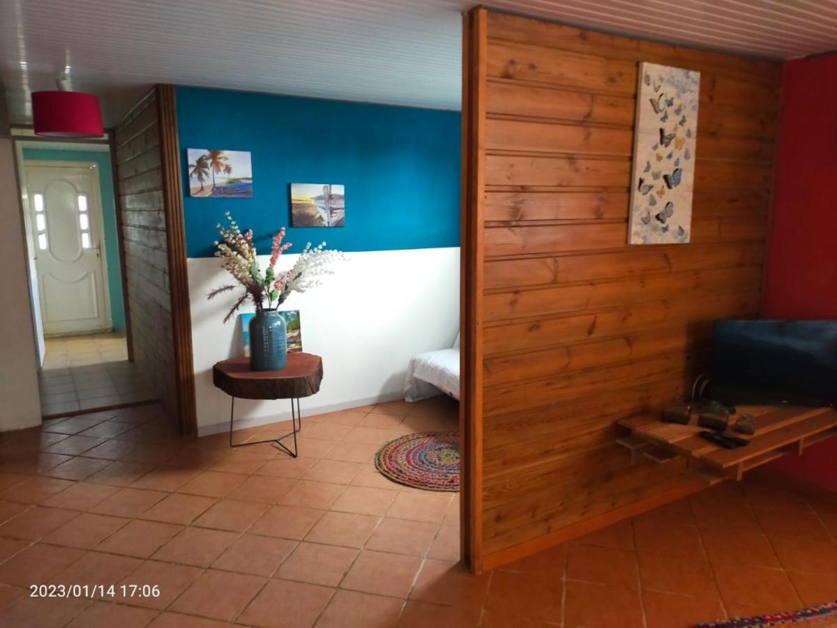 Douceur Des Hauteurs Bas De Villa, Piscine Privee Сен-Лу Екстериор снимка